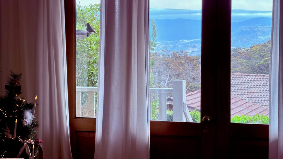 Open the French doors to peaceful views across the Kanimbla Valley.