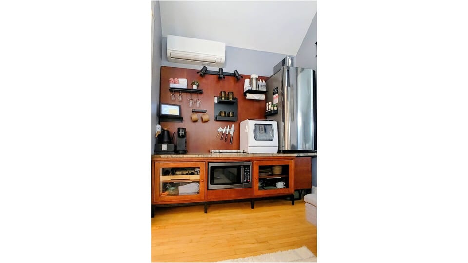 Well‑equipped kitchenette — everything you need for light meals.