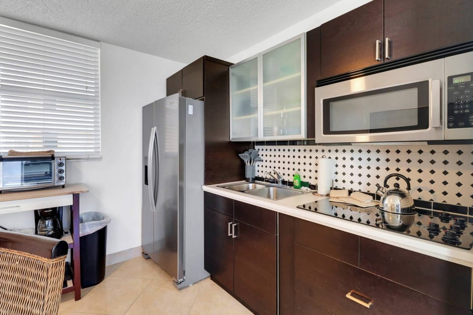 The kitchen is equipped with a refrigerator/freezer, smooth cooktop, microwave oven and countertop toaster oven.