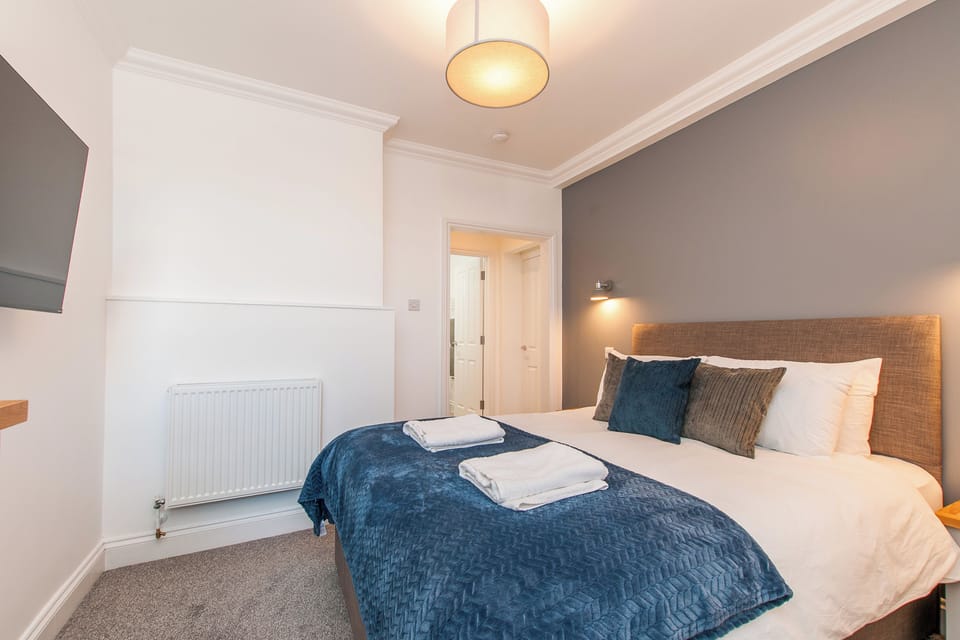 Bedroom 1 - King Bed and ensuite bathroom