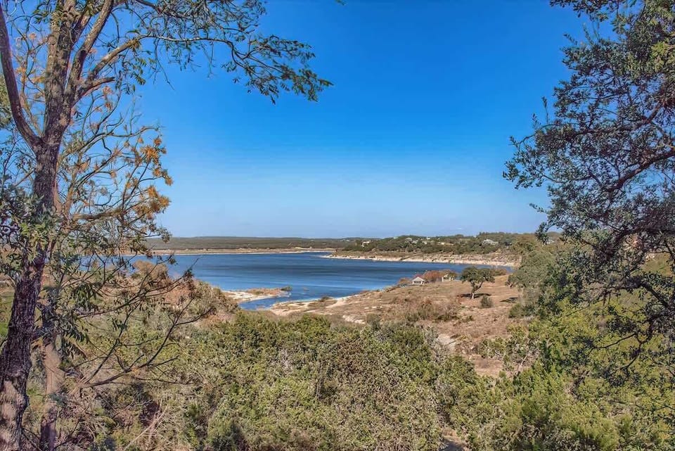 More gorgeous views of Canyon Lake