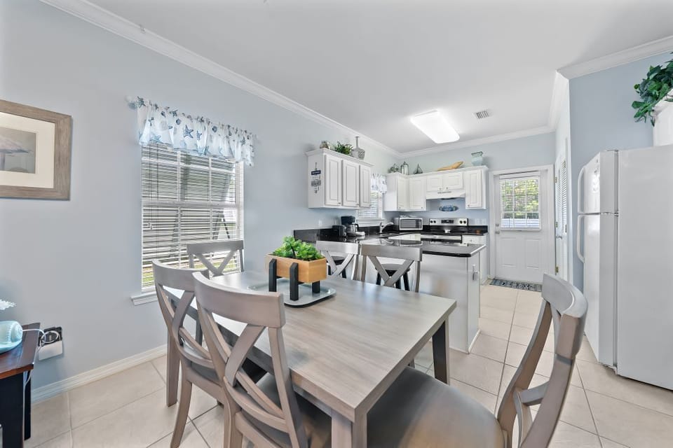 8 OBV Seahorse Dining Area