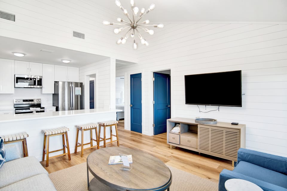 Sailhouse West is a 2 bedroom, 1 bath home and sleeps 5 guests