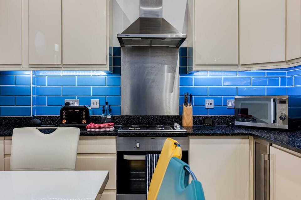 A fully equipped kitchen with everything you need to prepare a home cooked meal