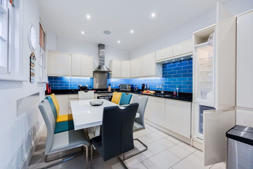 A fully equipped kitchen with everything you need to prepare a home cooked meal