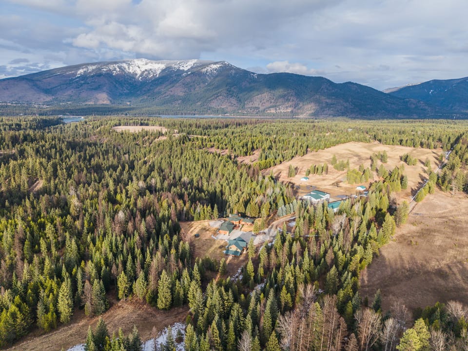 Noxon Reservoir less than 10 minute drive away!