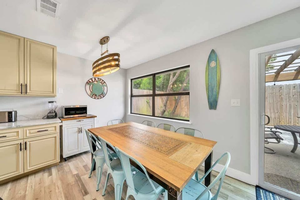 Where memories are made! A stylish space designed for connection, comfort, and delicious moments #EatDrinkEnjoy #KitchenGoals