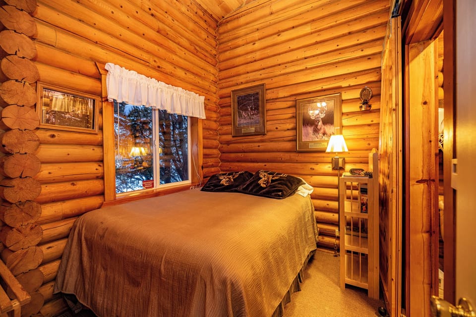 Bedroom with a queen bed