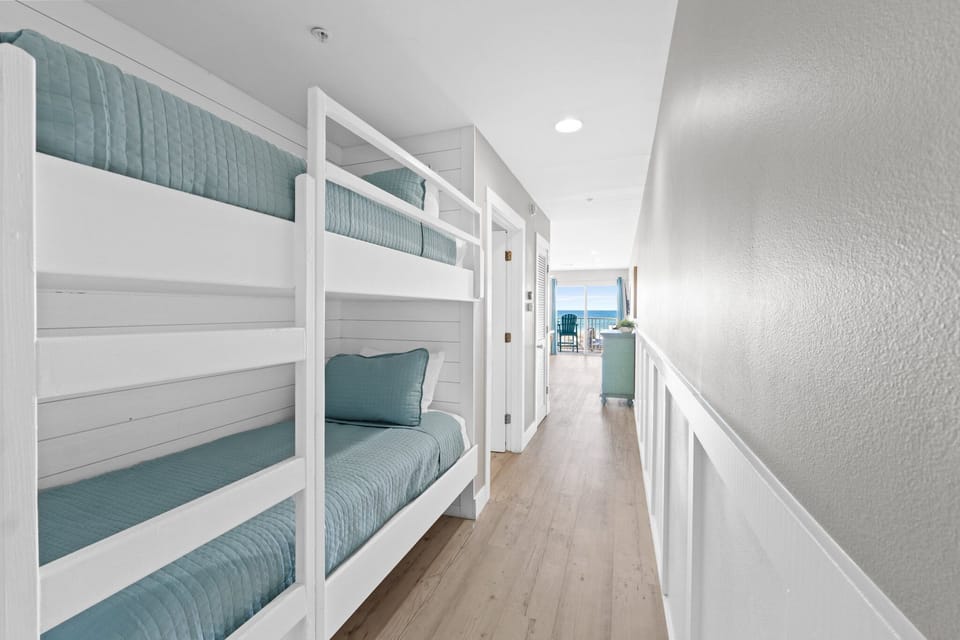 Hallway Twin Bunk Beds - Linen Provided