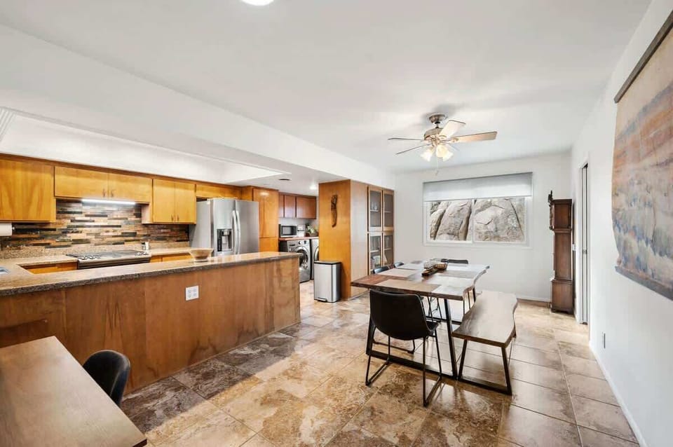 Kitchen/Dining Area