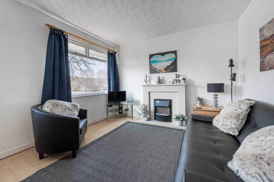 Bright lounge with amazing views from the windows of the river and mountains. watch the Red Kites soaring.