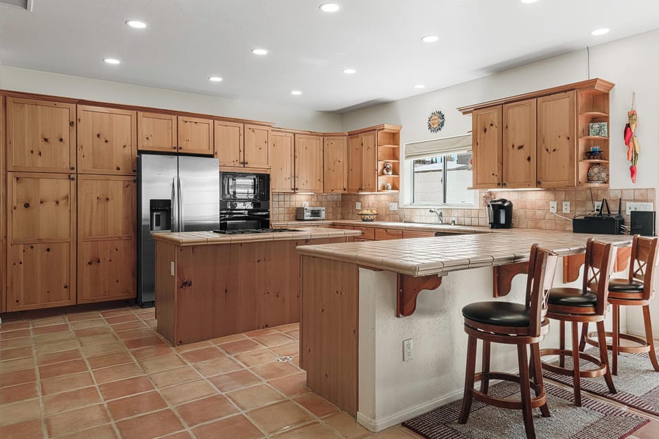 Spacious kitchen with large prep peninsula and bar seating