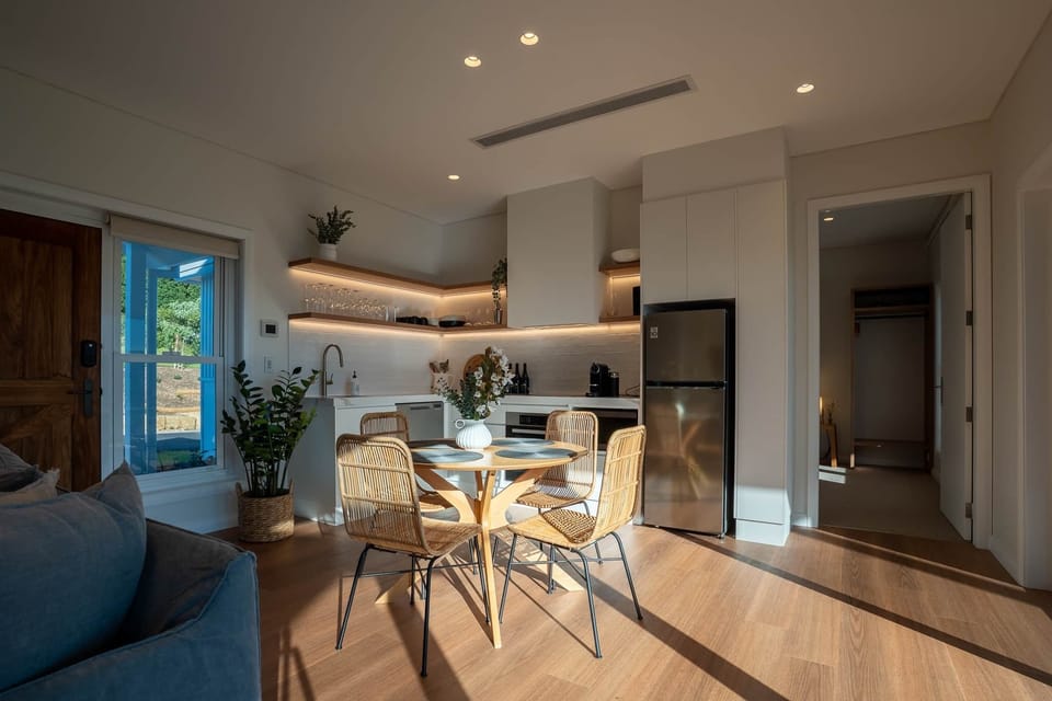 Willow Scape Dining and Kitchen
