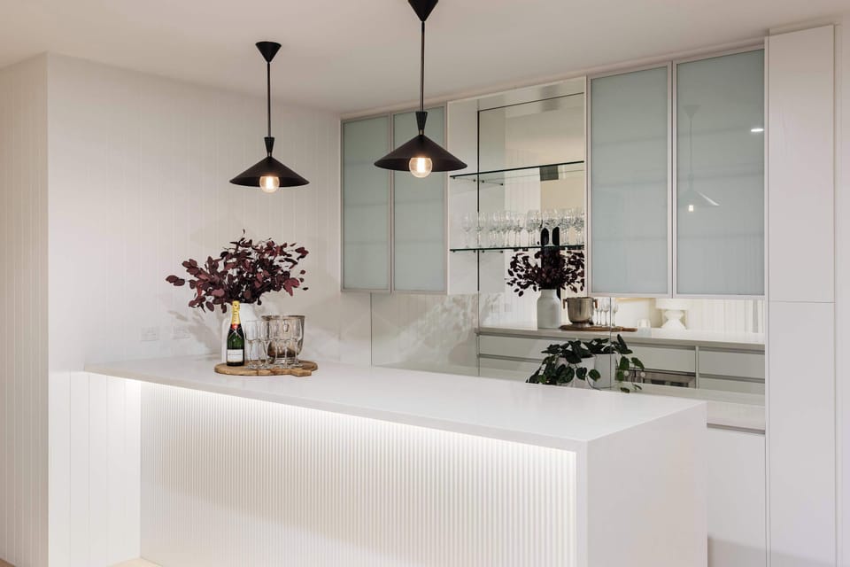 Elegant Kitchen Counters I Transform your kitchen with stunning counters that blend style and functionality. Crafted from high-quality materials, these counters offer a perfect surface for meal prep, entertaining, and daily gatherings. 