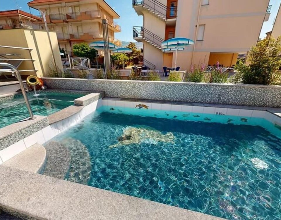 Holiday Home Swimming Pool