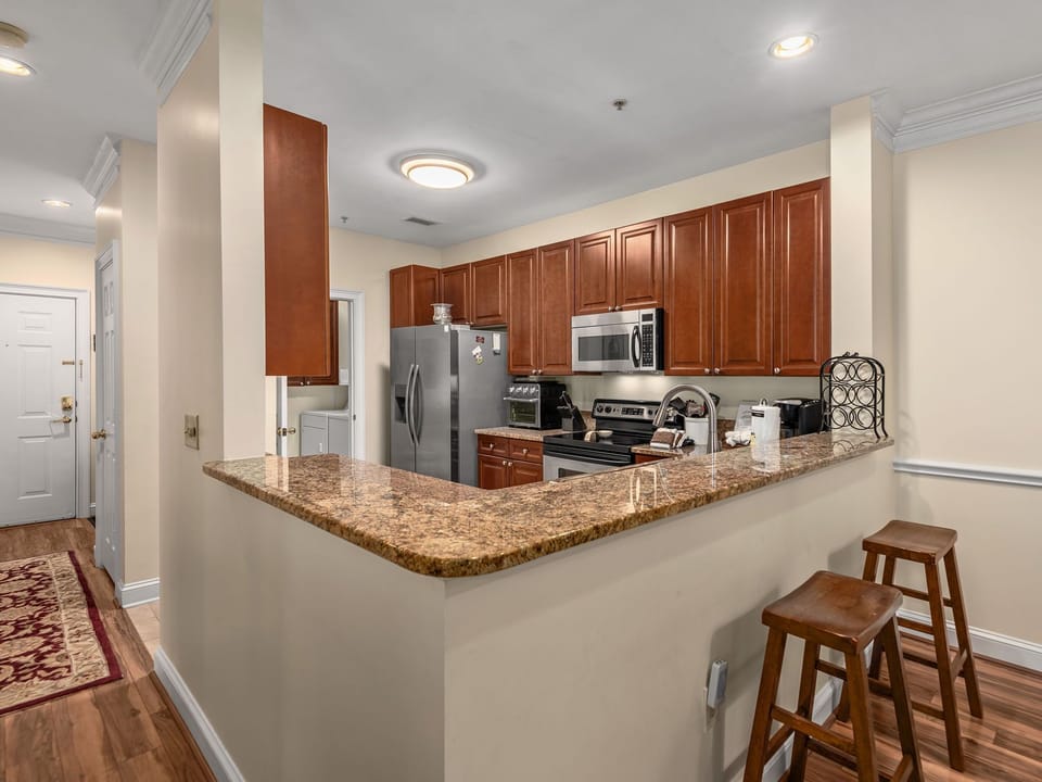 ViewintoKitchenoverBreakfastBar