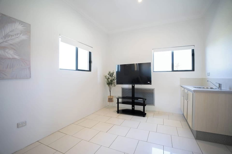 L1=> Small living room area