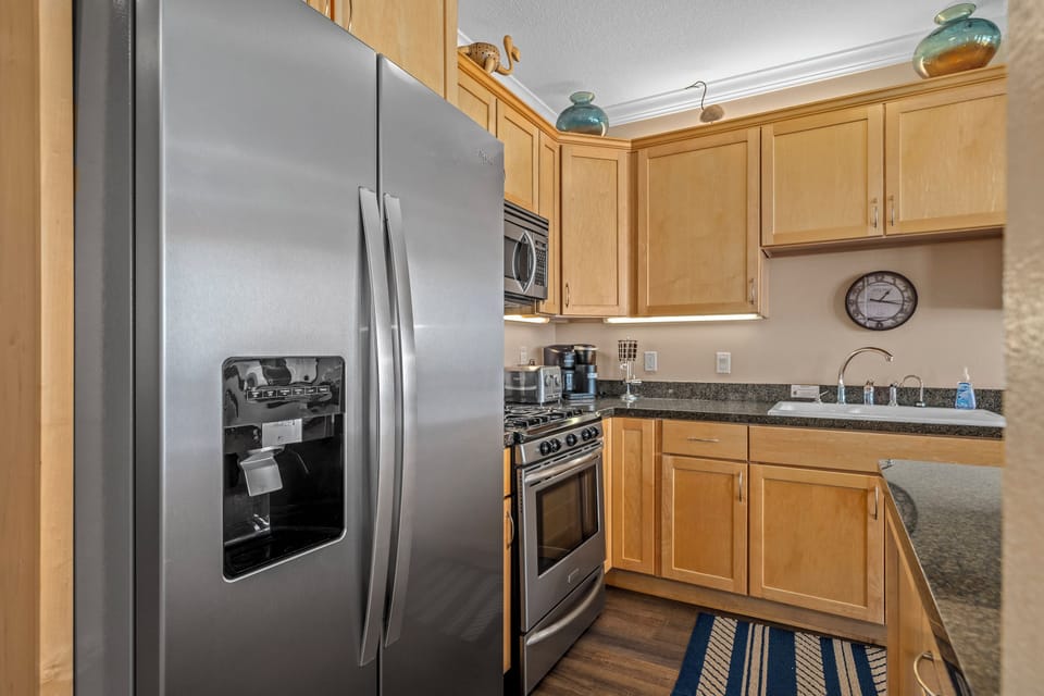 Full kitchen