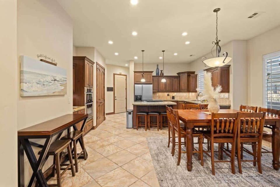 Dining space for 13 people
