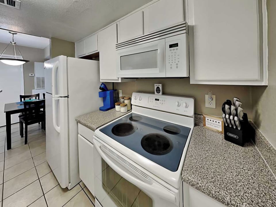 Full Kitchen - Keurig