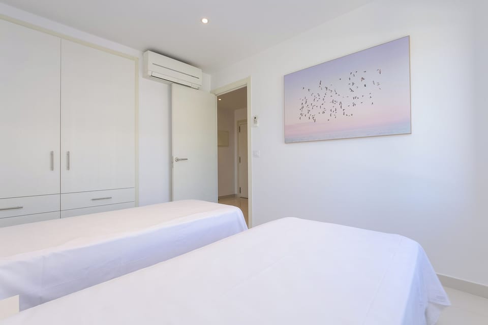 Bedroom 2 (2)