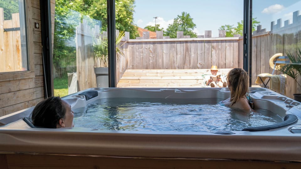 Outdoor spa tub