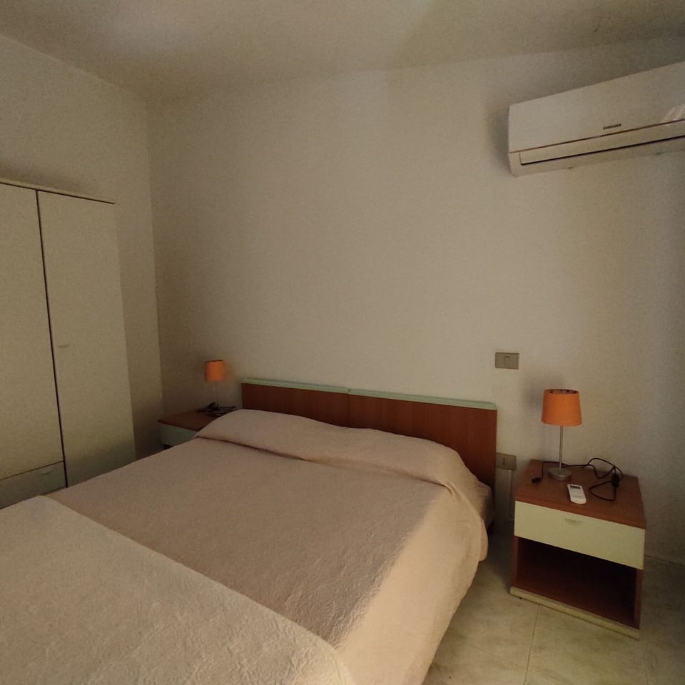 Autumn, Bedroom, Spring, Summer