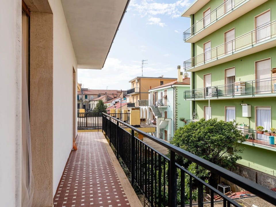 Handrail, Balcony, Baluster, Apartment, Iron, Metal, Porch, Paint, Fence
