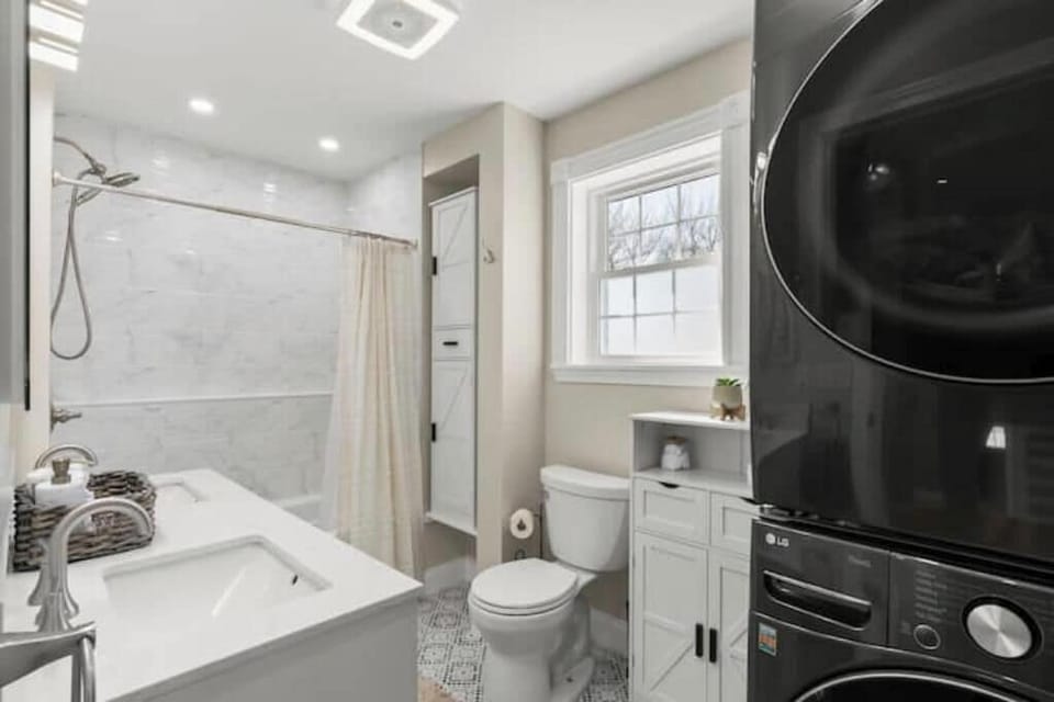 Master Bathroom with bathtub and washer/dryer