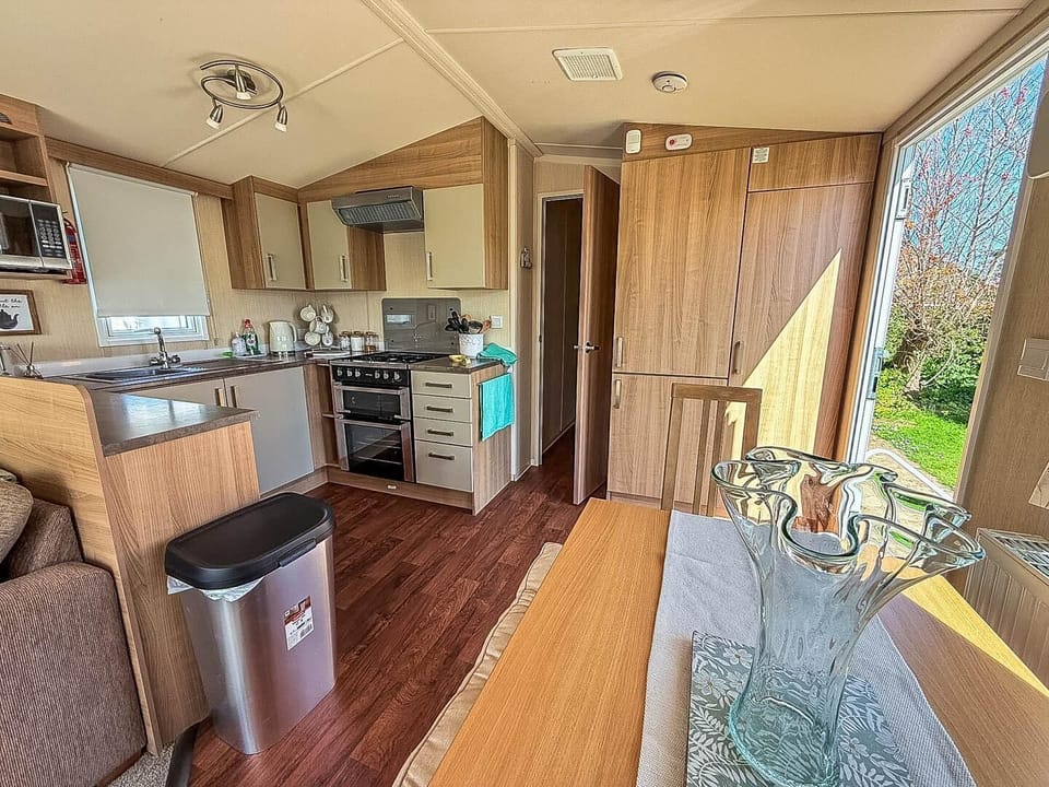 This practical space ensures that preparing meals during your UK holiday never feels like a chore.