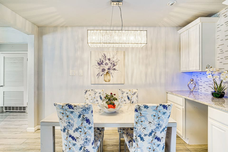 Dining Area | Open Floor Plan