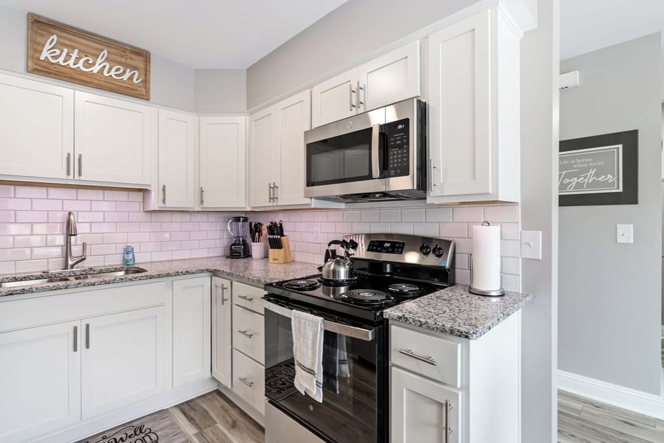 Fully stocked kitchen with everything you need to prepare a big meal!