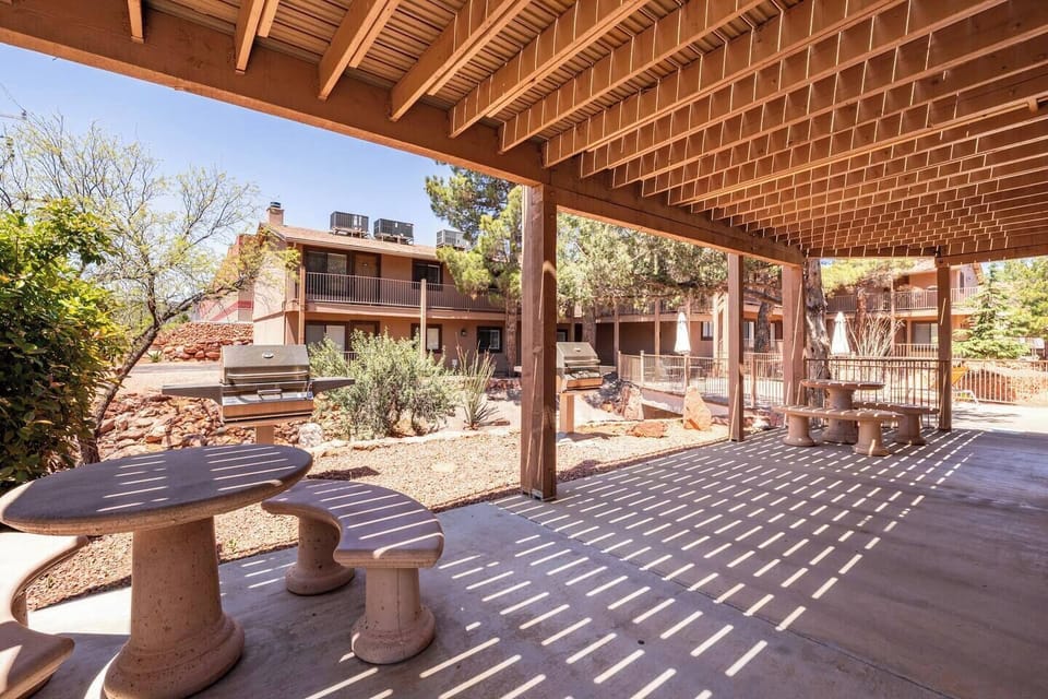 shared community patio and BBQ area