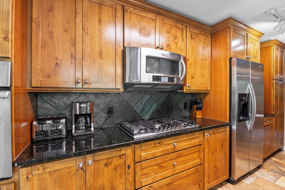 Main Level, Kitchen