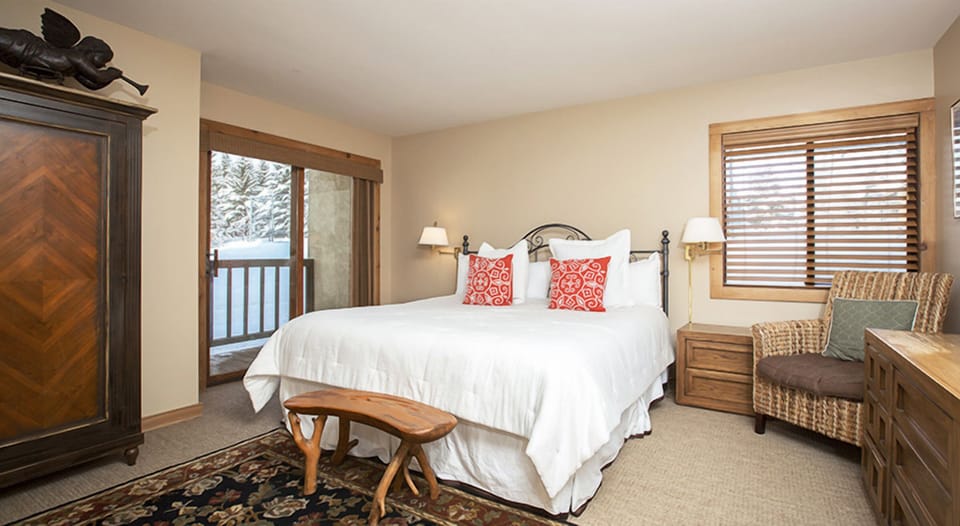 Bedroom with One Queen bed