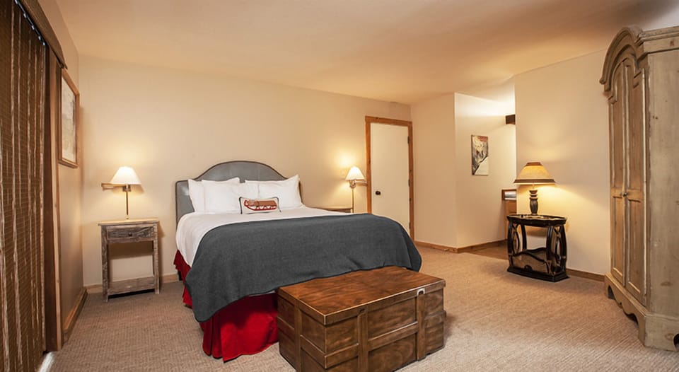Bedroom with One Queen bed