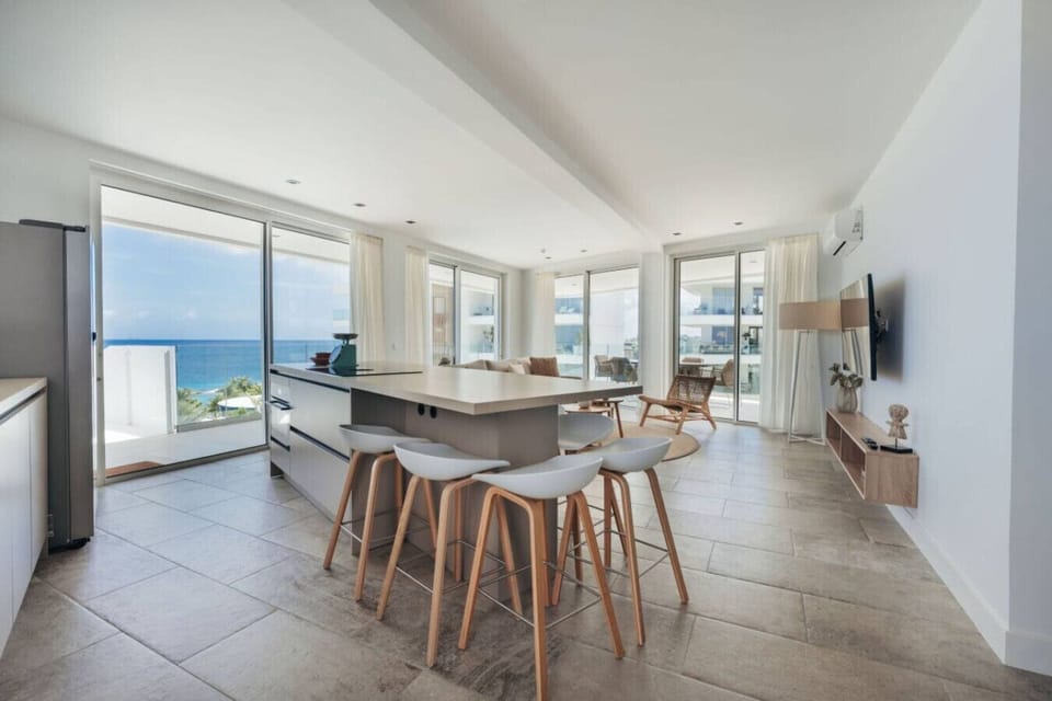 Open, airy, and effortlessly coastal—this space brings the beach to your doorstep and the chill vibes to your kitchen.