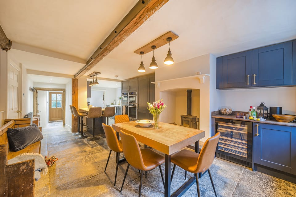 Beech House, Evershot: The kitchen also has a breakfast bar and a handy drink prep area with wine fridge