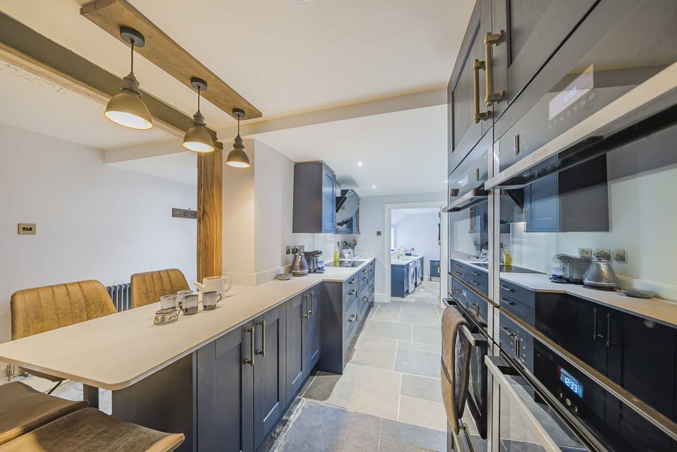 Beech House, Evershot: The kitchen has a breakfast bar with stools, perfect for taking morning coffee