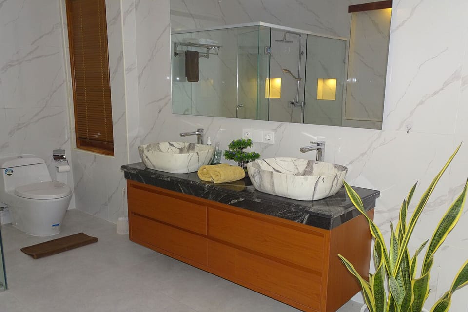 Master Bathroom 1st floor