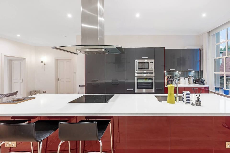 Fully Equipped Kitchen (2)