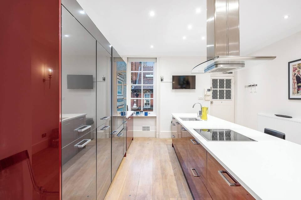 Fully Equipped Kitchen (1)