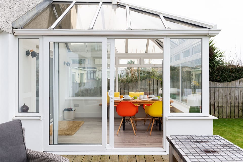 Mermaid Gaze, Newquay: Sliding doors open to the lovely garden area