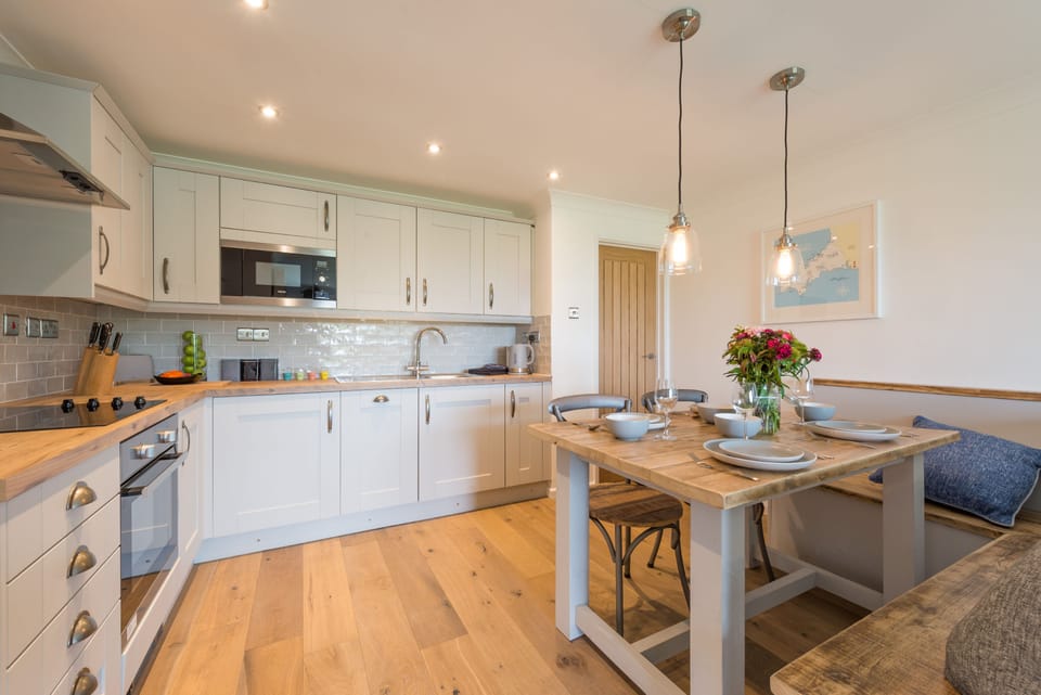 Sandcastles 11 Europa Court, Mawgan Porth: Beautifully furnished and superbly equipped for your getaway to Cornwall