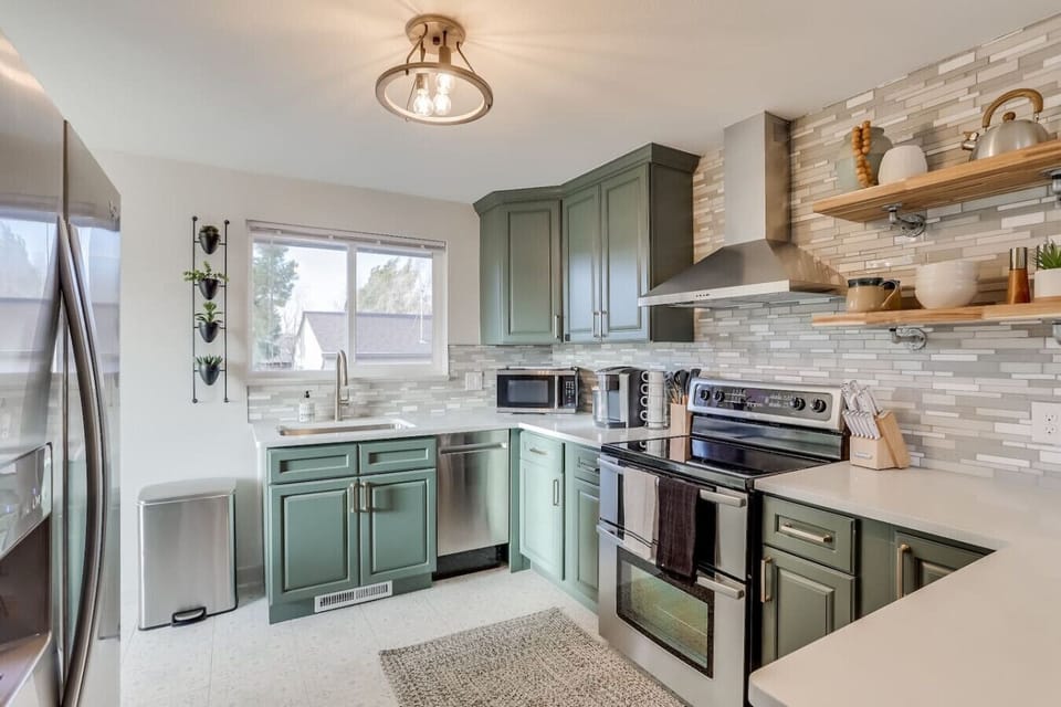 Beautifully Updated and Fully Stocked Kitchen