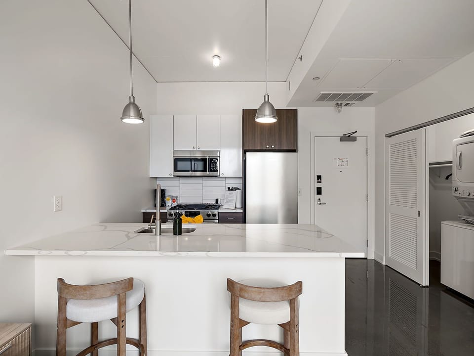 Unit 1 - Kitchen and dining area