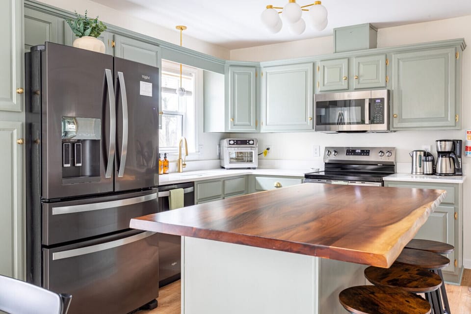 Fully equipped kitchen with beautiful island