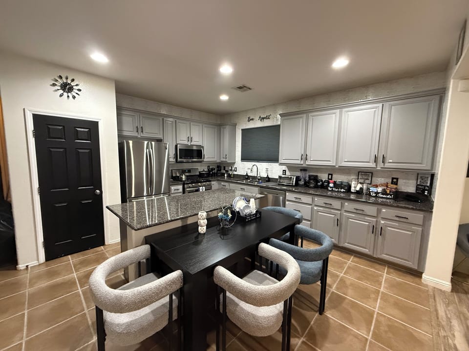 Kitchen full view