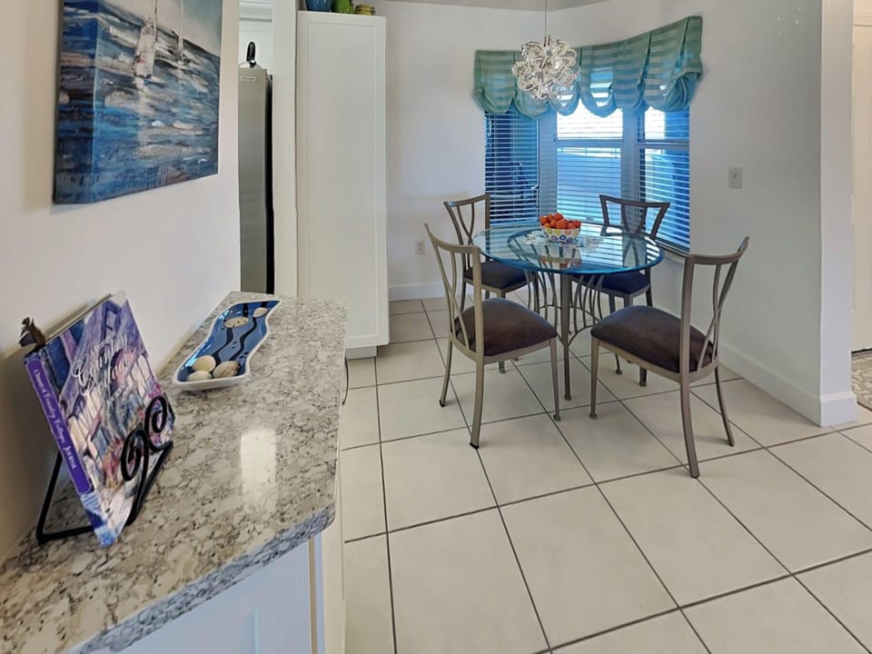 Breakfast Nook - Seating For Four