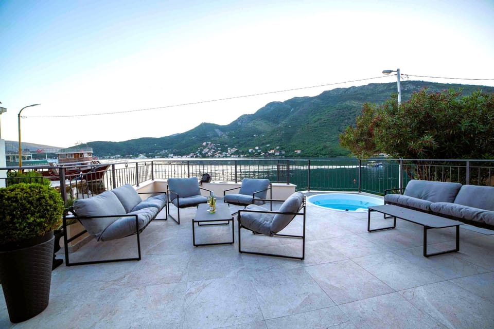 Luxury Seafront 1 Bedroom | Jacuzzi | 36m² Terrace | Stunning Bay Views